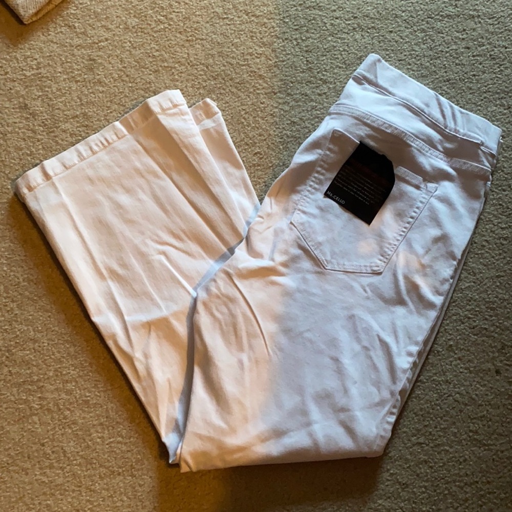 Ms. Cello White Stretch Jeans. Size 3X! NWT!!